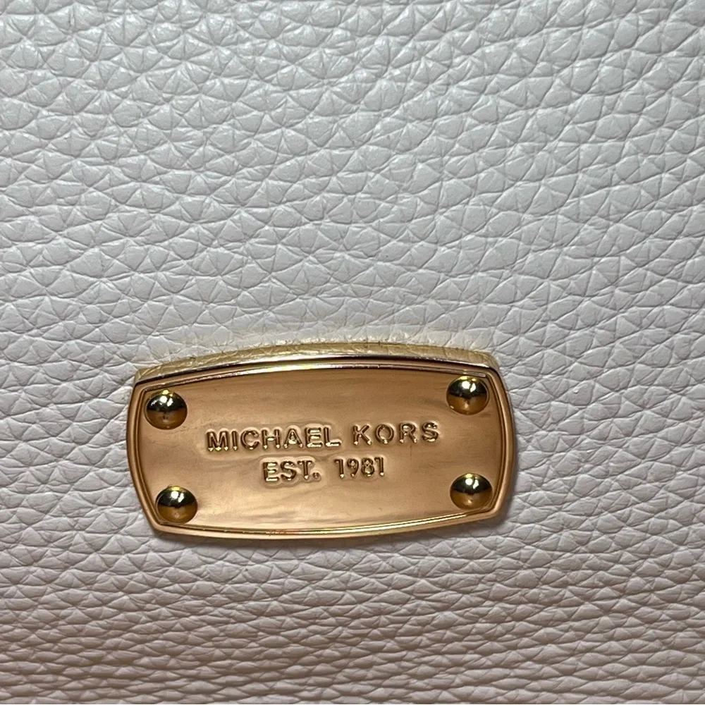 Michael Kors Hallie Large Leather Shoulder Tote/ Hobo Bag - Picture 3 of 15